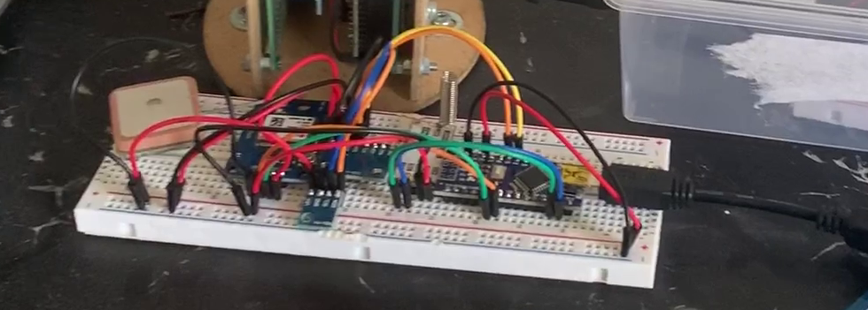 Inboard computer prototype (GPS, acceleration, altitude, radio communication).